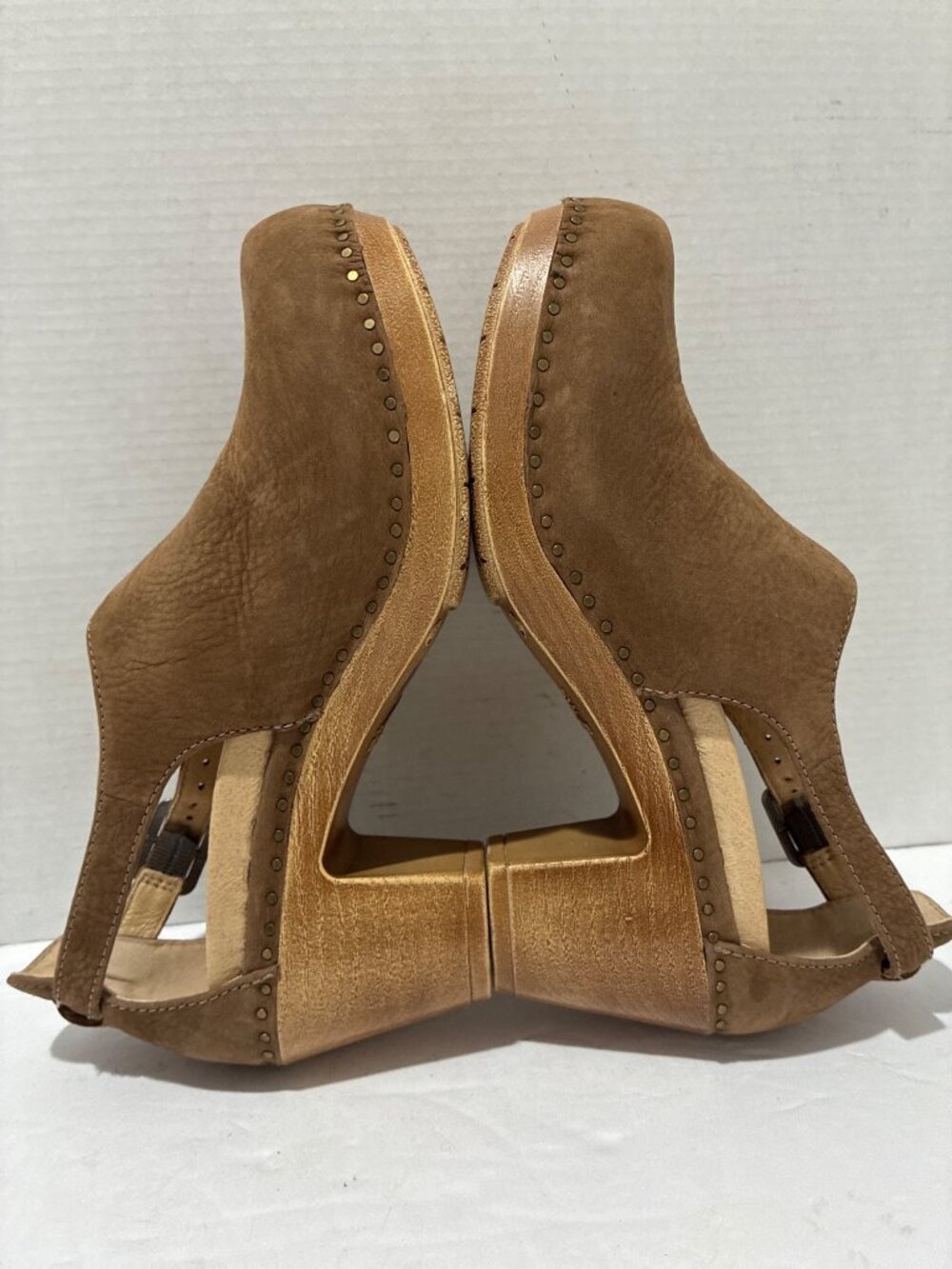 Dansko Sassy women's heeled clogs featuring a brown nubuck leather size 38 - Picture 4 of 7